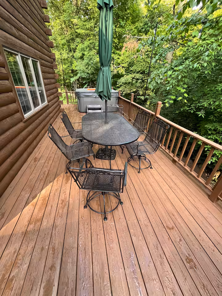 Outdoor table and chairs on the log cabin deck